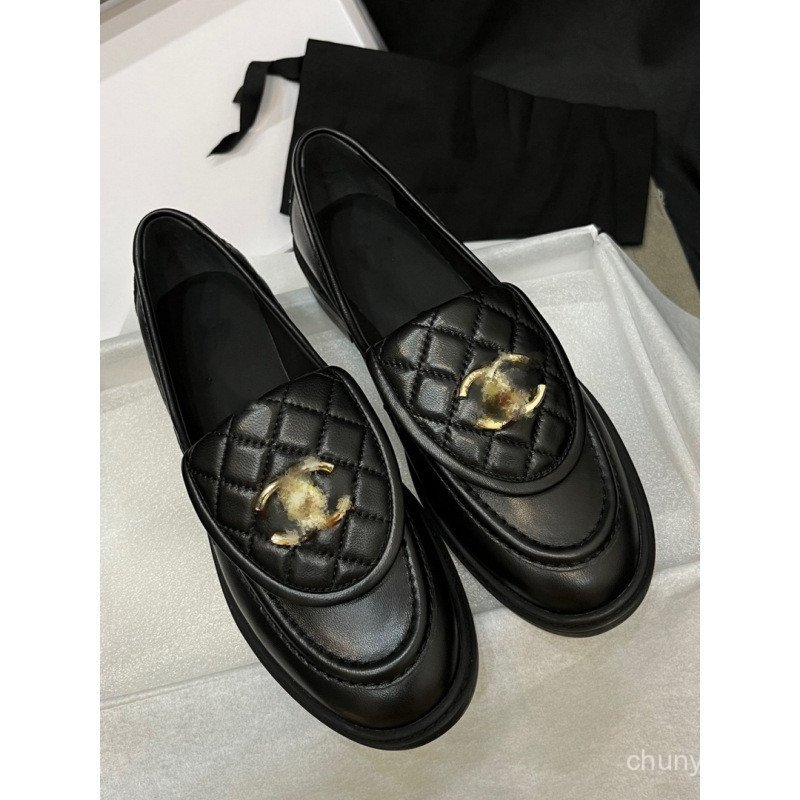 รองเท้าหุ้มข้อแบบ.Top Flip Loafers สำหรับผู้หญิง ดีไซน์ใหม่ Retro กว้างที่ปลายเท้า เพชรสุดหรูและหนานุ่ม