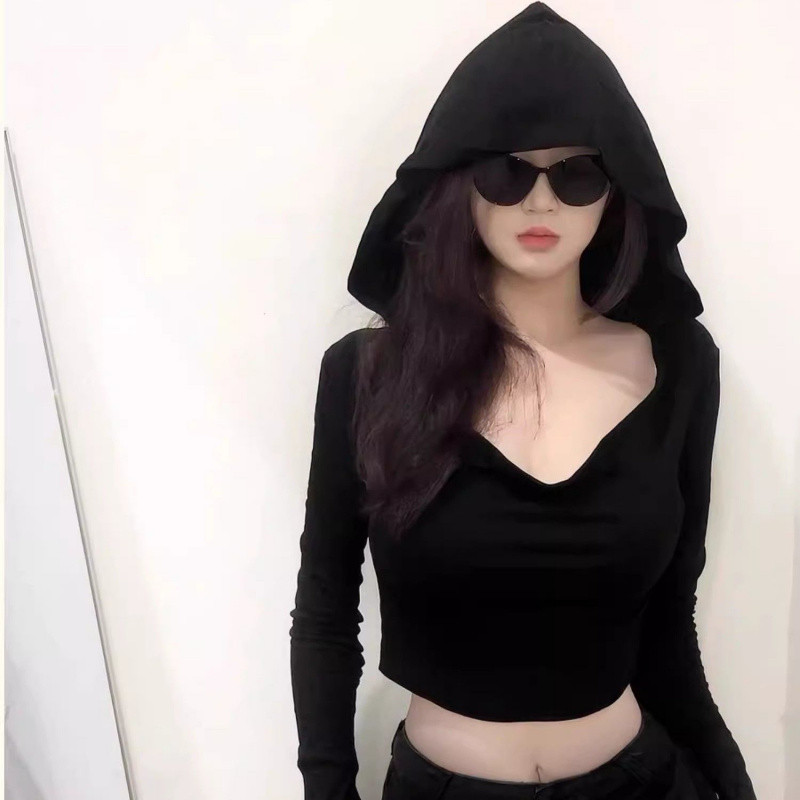 เสื้อยืดคลุมด้วยผ้าสีดําฤดูใบไม้ร่วงสไตล์ใหม่สาวร้อนด้านบนสั้นสะดือสัมผัสการออกแบบสไตล์อเมริกันสลิมฟิตแกว่งคอปกแขนยาวผู้หญิง