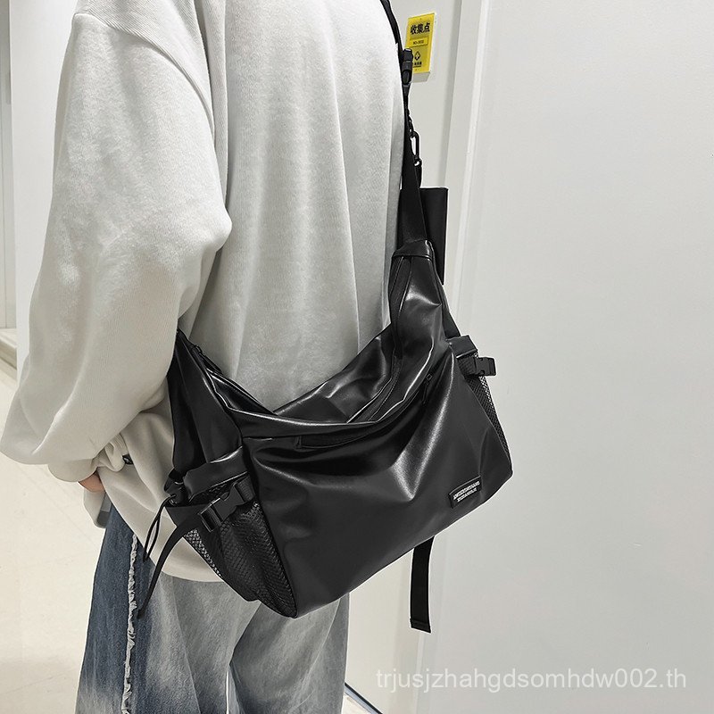 Mi Old studio Street Wear Messenger Bag Men ins กระเป๋าสะพายลําลองอินเทรนด์ความจุขนาดใหญ่กระเป๋าเป้ส