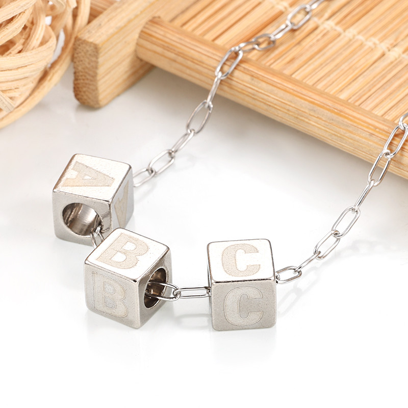 ตัวอักษรลูกปัดสแตนเลสสแควร์ DIY สำหรับสร้อยคอและสร้อยข้อมือ พร้อม charm และ spacer ไม่มีการซีดจาง - รูปที่ 3