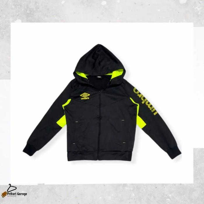 เสื้อกันลม Tracktop Jacket Umbro Big Spell Out สีดํา Stabilo Neon