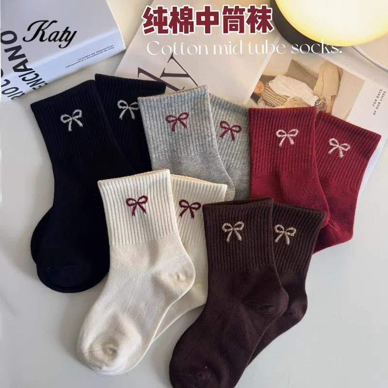 ถุงเท้าหลอดกลางผ้าฝ้ายแท้ เหมาะสำหรับเด็กและคนโตในฤดูใบไม้ร่วงและฤดูหนาว