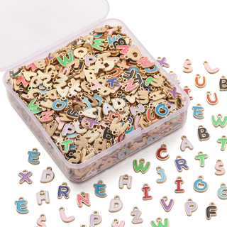 จี้ตัวอักษรสีสัน 50-100 ชิ้น สุ่มตัวอักษร A-Z ทำเครื่องประดับเองได้ ใช้ทำต่างหู สร้อยข้อมือ สร้อยคอ