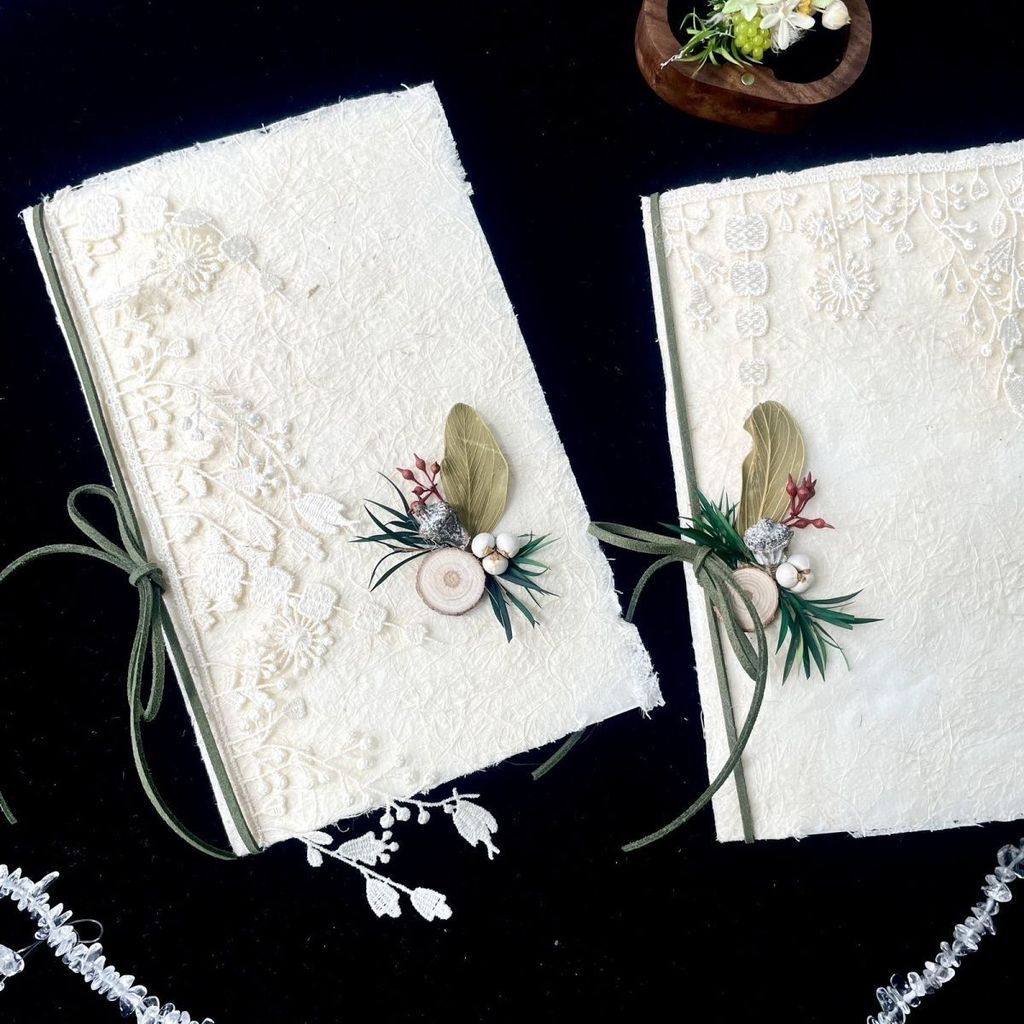 Dongba กระดาษ Handmade Vows Carson Series Niche Vow Book ลูกไม้กลางแจ้งดอกไม้แห้งพจนานุกรม