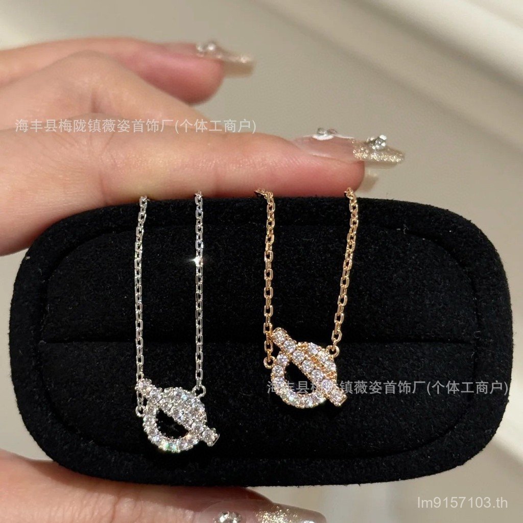 ตัวอักษรกระดูกไหปลาร้าโซ่ขนาดเล็กถามคาร์บอนสูงเพชรหมูจมูกOTหัวเข็มขัดซอกสร้อยคอรักบ้านผู้หญิงแสงหรูห