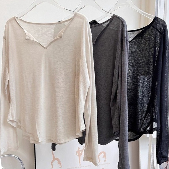 เสื้อกีฬาแขนยาวสำหรับผู้หญิง เนื้อผ้าระบายอากาศได้ดี แห้งไว ทรง V-neck ชุดคลุมกีฬาทรงหลวม ชุดโยคะ น้ำหนักเบา ระบายอากาศได้ดี เสื้อยืดออกกำลังกายแขนยาว