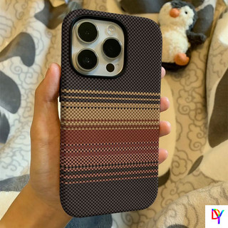 Sunset Red Carbon Fiber Pattern 2-in-1 เคสกันกระแทกสองชั้นสําหรับ iPhone 17 Pro Max/17/16 Pro Max/15 Pro Max/11 Pro Max - เคสโทรศัพท์ป้องกันการล่มสลาย