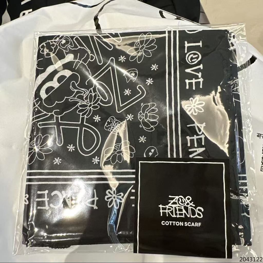 Kwon Ji-Dragon ZOA Square Scarf GD Kwon Ji-Dragon line friends Joint Square Scarf Kwon Ji-Dragon Sil