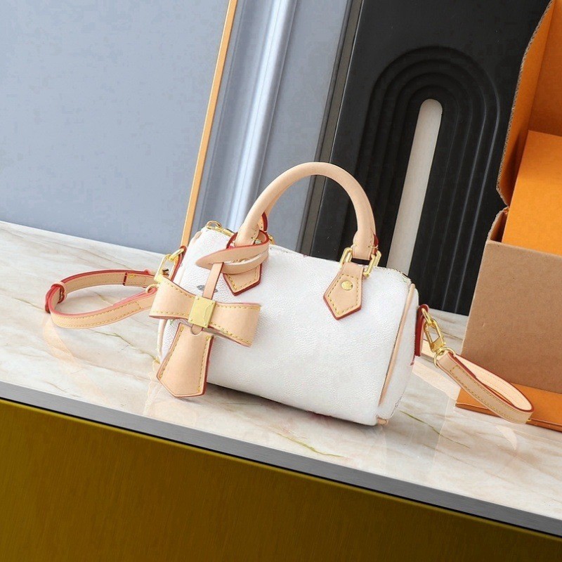 ฤดูใบไม้ผลิหูสไตล์ใหม่ Takashi Murakami Co-Branded สีดําสีขาว Tricolor Bow One-Shoulder หญิงกระเป๋าท