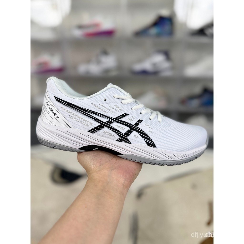รองเท้าเทนนิสน้ำหนักเบา J8E2 Gel-Game สบายๆ สีเงินสำหรับผู้ชาย LJ6N