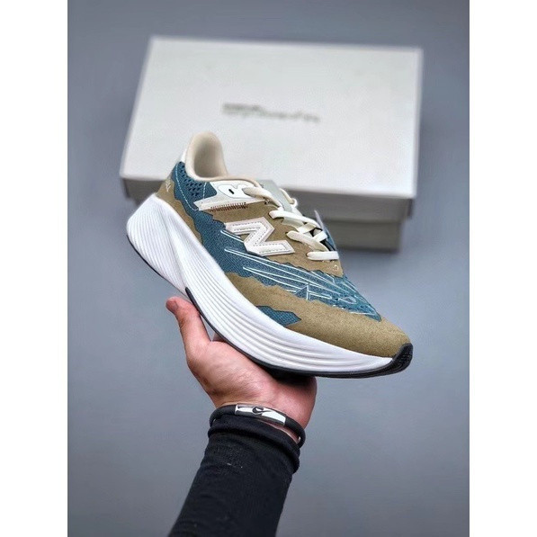 รองเท้าวิ่ง New Balance RC Elite V2 collaboration กับ Stone Island สีขาวแดง