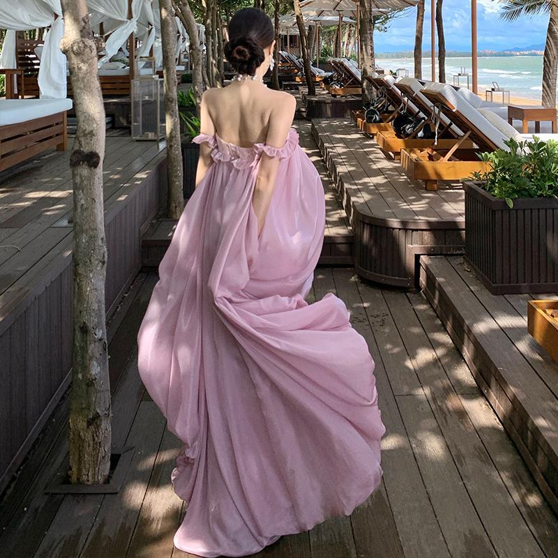 ชุดราตรียอดฮิตสไตล์ฝรั่งเศส ดีไซน์สายเดียวและโชว์เอว เหมาะสำหรับโอกาสพิเศษและวันหยุด