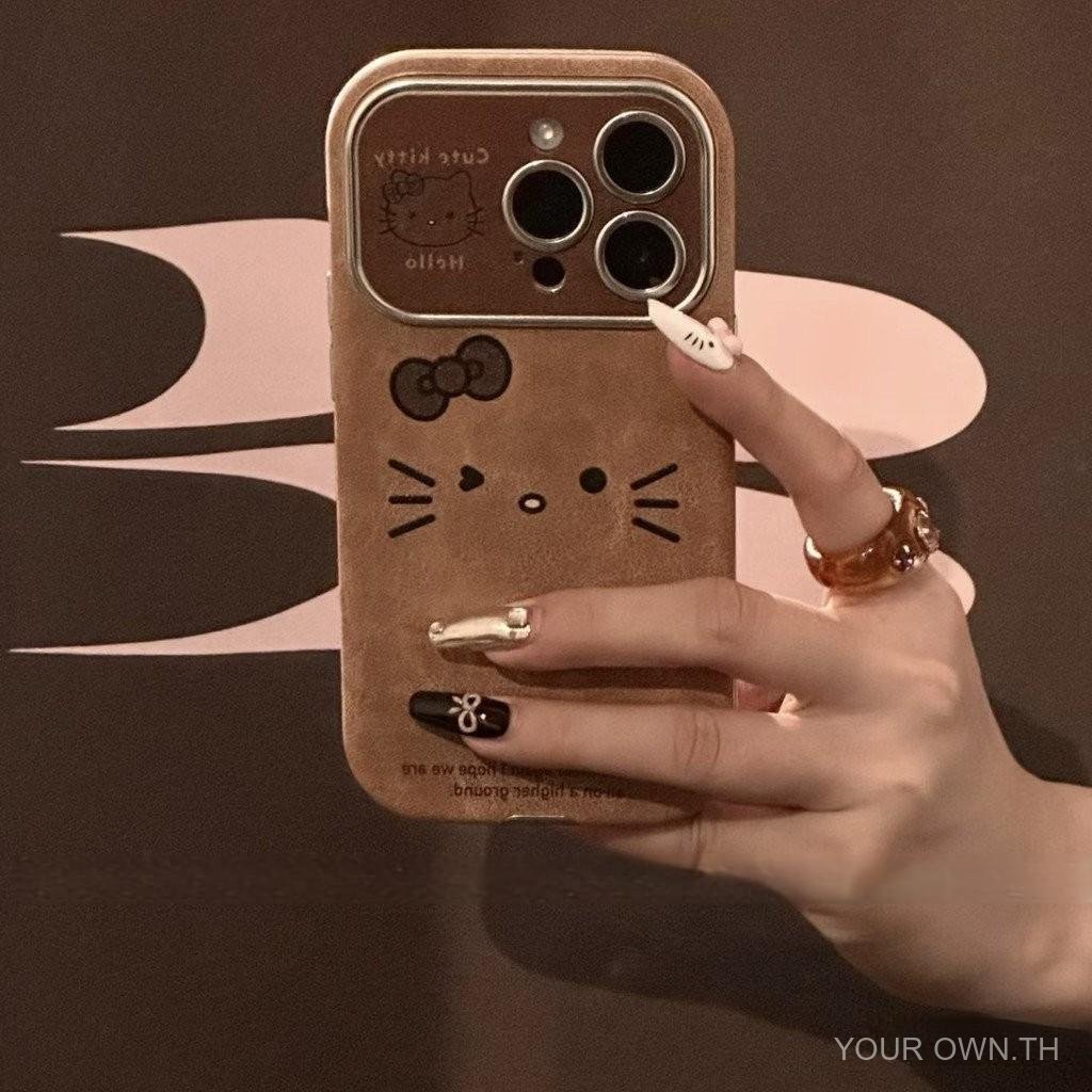 เคสโทรศัพท์ดีไซน์คิตตี้นางฟ้าหูกลมน่ารักใช้ได้กับ iPhone 16, 14, 12, 13, 17, 15, 11, 14PROMAX, 16PROMAX, 13PRO, 16PRO, 14PLUS, 17AIR.ทําจากหนังสีน้ําตาลคุณภาพสูงพร้อม Windows. thumbnail 3