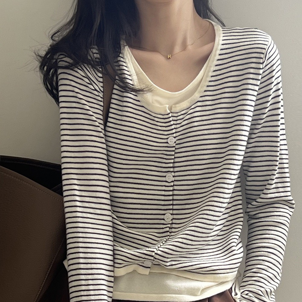 GAKKI เสื้อสเวตเตอร์ผู้หญิงสไตล์ฝรั่งเศส ทรงสองชิ้นปลอม คอกลม เสื้อตัวบนสวยเก๋ไม่ซ้ำใคร รุ่น A681#
