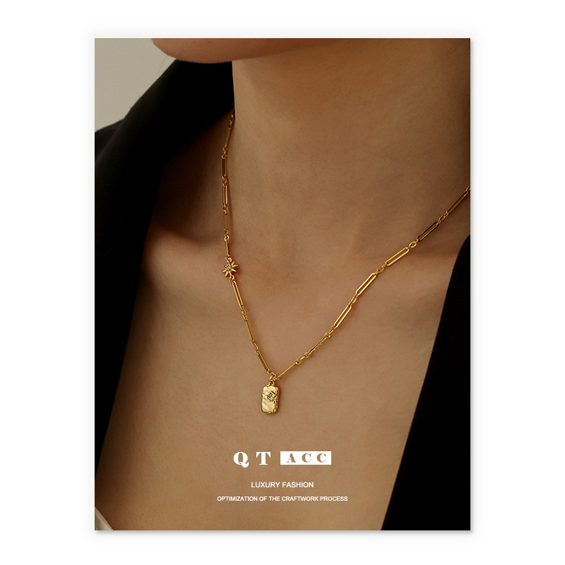 ทองเหลืองชุบ 18K ทองแท้ภาษาฝรั่งเศสคําหรูหราสไตล์เพทายฝังจี้สแควร์ Clavicle Chain สร้อยคอทําด้วยมือห