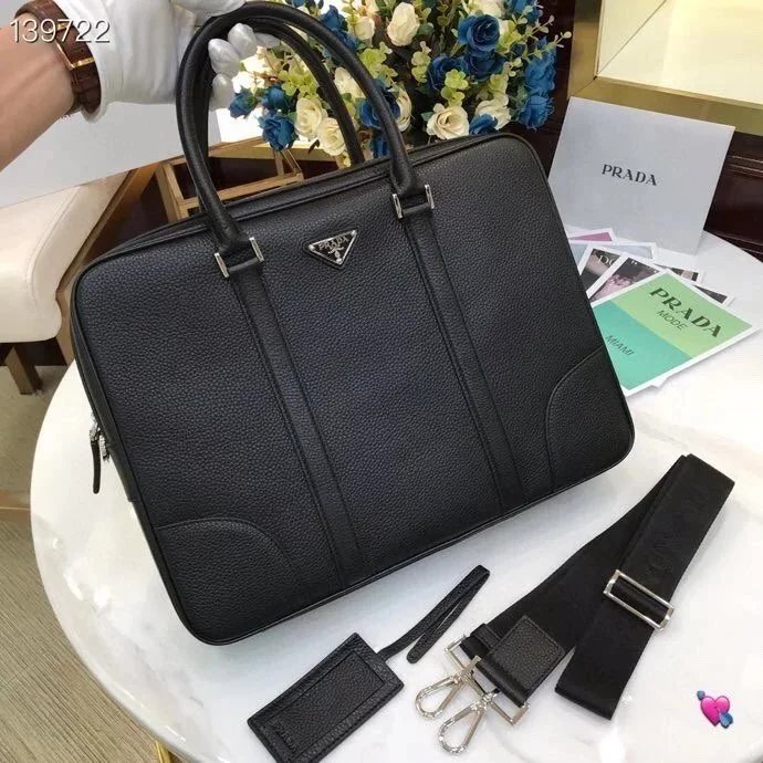 Prada prada กระเป๋าผู้ชายสไตล์ใหม่ผู้ชายแฟชั่นกระเป๋าถือลําลองกระเป๋าเอกสารธุรกิจผู้ชาย 2VE983 Trian