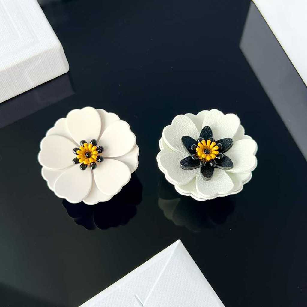 2025 ฤดูร้อนสไตล์ใหม่ Miss Muse น้ํามันไม่สมมาตรหยดต่างหูดอกไม้แฟชั่น Commuter Retro ต่างหู CCMR - รูปที่ 2