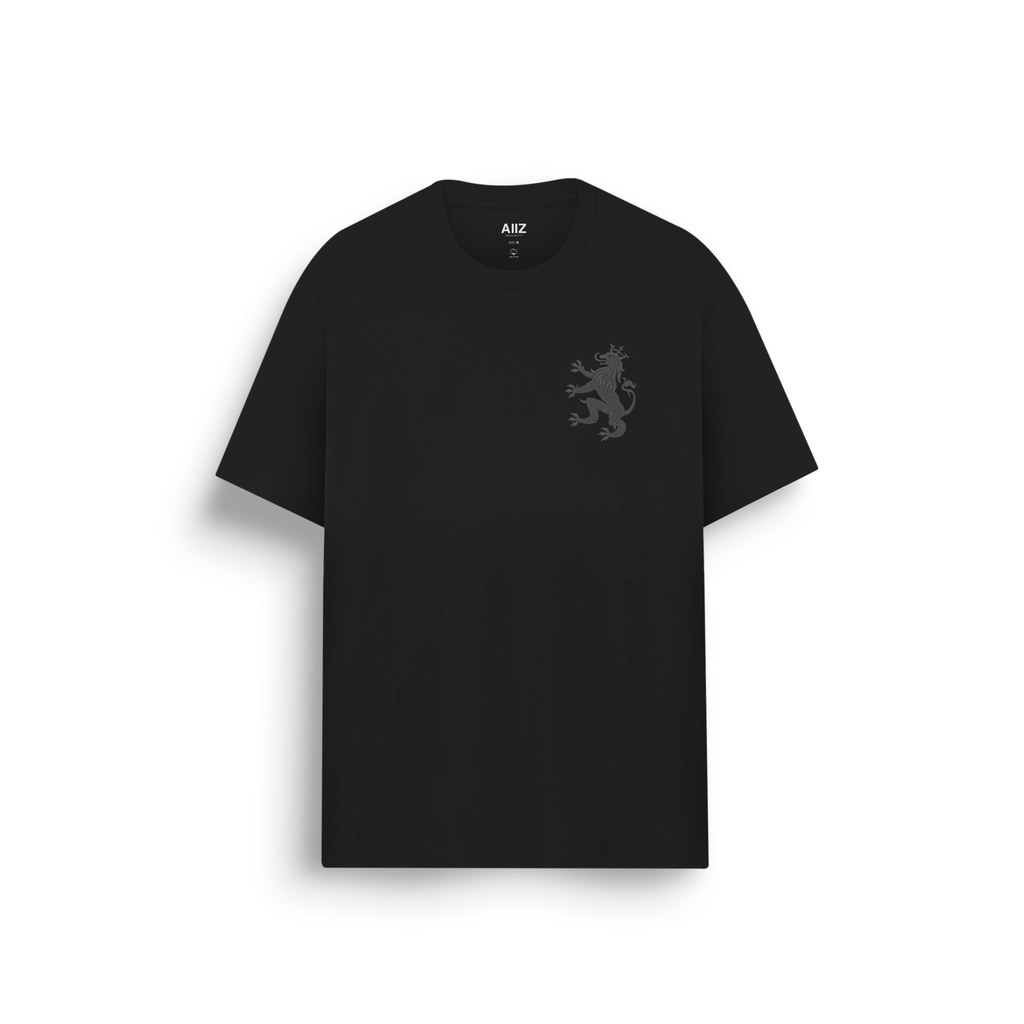 AIIZ (เอ ทู แซด) - AIIZ เสื้อยืดคอกลมสีพื้นโลโก้สิงห์ AIIZ Men's Big Lion T-Shirt