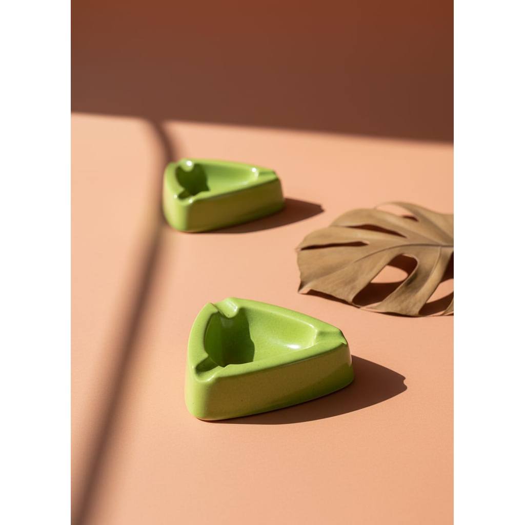 HIJAU MELAMINE ASHTRAY - TRIANGLE ASHTRAY - TRIANGLE ASHTRAY - ซิการ์ETTE ASHTRAY - ASHTRAY สีเขียว 