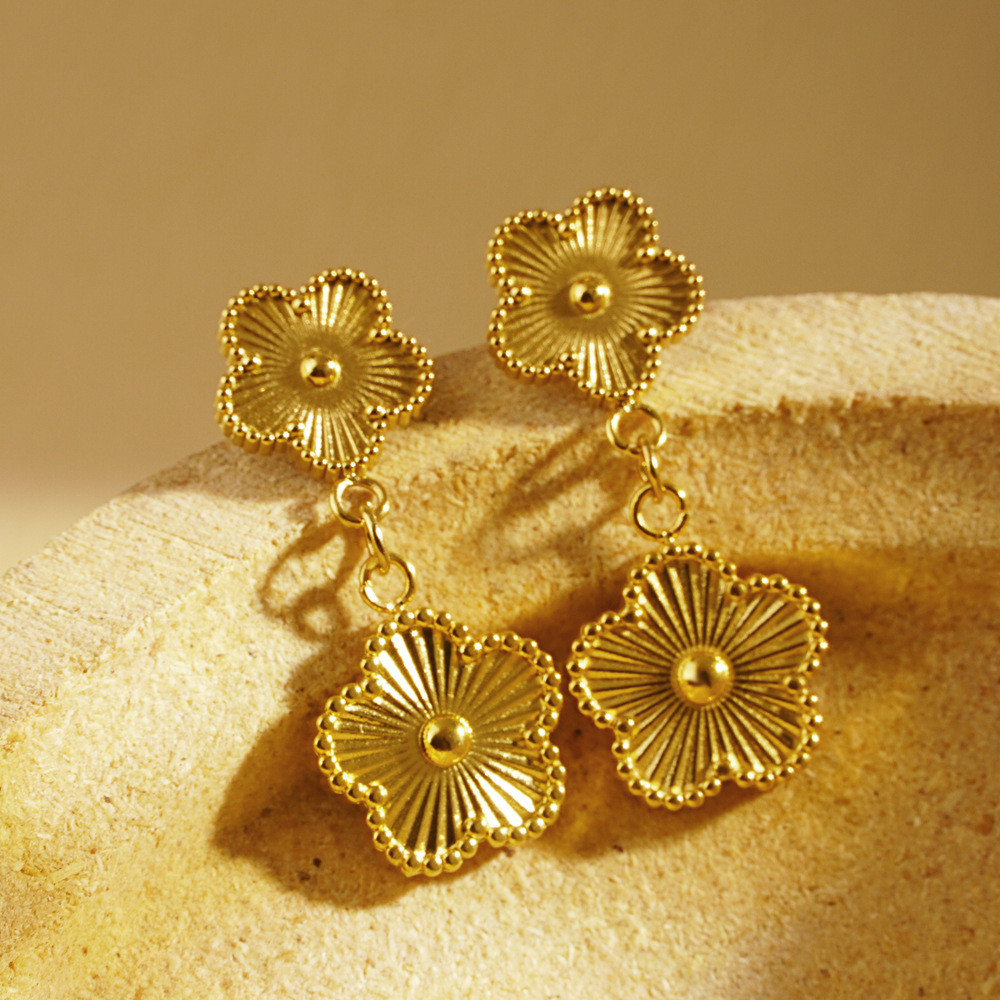ต่างหูโคลเวอร์แฟชั่น 18K Gold Flower Studs A4668
