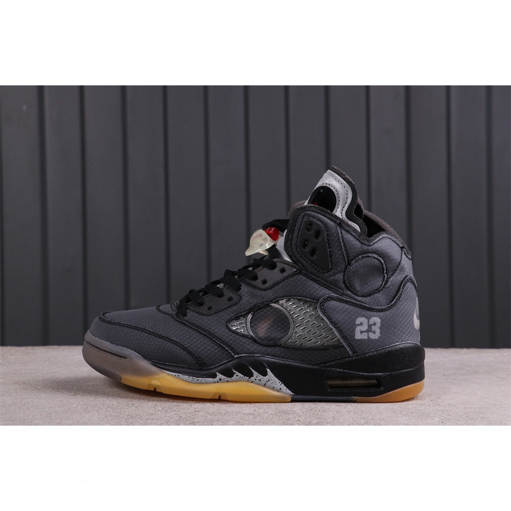 รองเท้าJordan 5 แบรนด์OFF-WHITE และNike รุ่นลิมิเต็ด สำหรับคนชอบแฟชั่นและการเล่นบาสเก็ตบอล