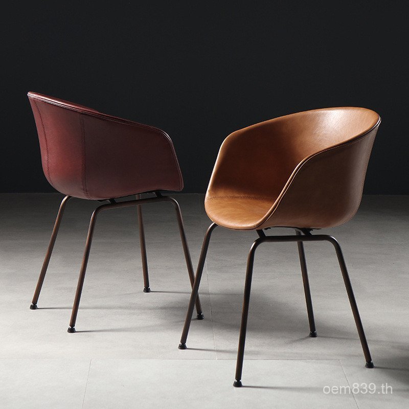 โต๊ะเก้าอี้โลหะ Retro LOFT เก้าอี้รับประทานอาหารหนัง Negotiation สไตล์อุตสาหกรรมพนักพิง Vistor นมชา 