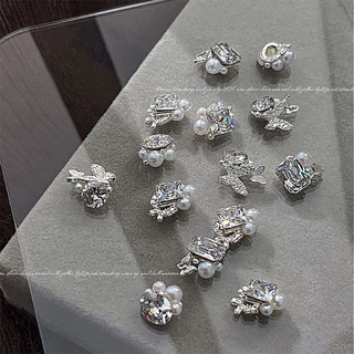 เล็บตกแต่งเล็บเล็บสติกเกอร์คริสตัลเพชร DIY 5PCS Zircon Pearl ผีเสื้อโปร่งใส Shinning เครื่องประดับแก้ว Nibirudu