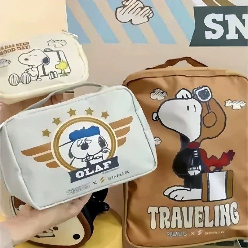 Snoopy Storage ชุดสี่ชิ้นกระเป๋าเครื่องสําอางมัลติฟังก์ชั่นลิปสติกหูฟังสายเคเบิลข้อมูลกระเป๋าใส่เหรียญชิ้นเดียวแบบพกพา