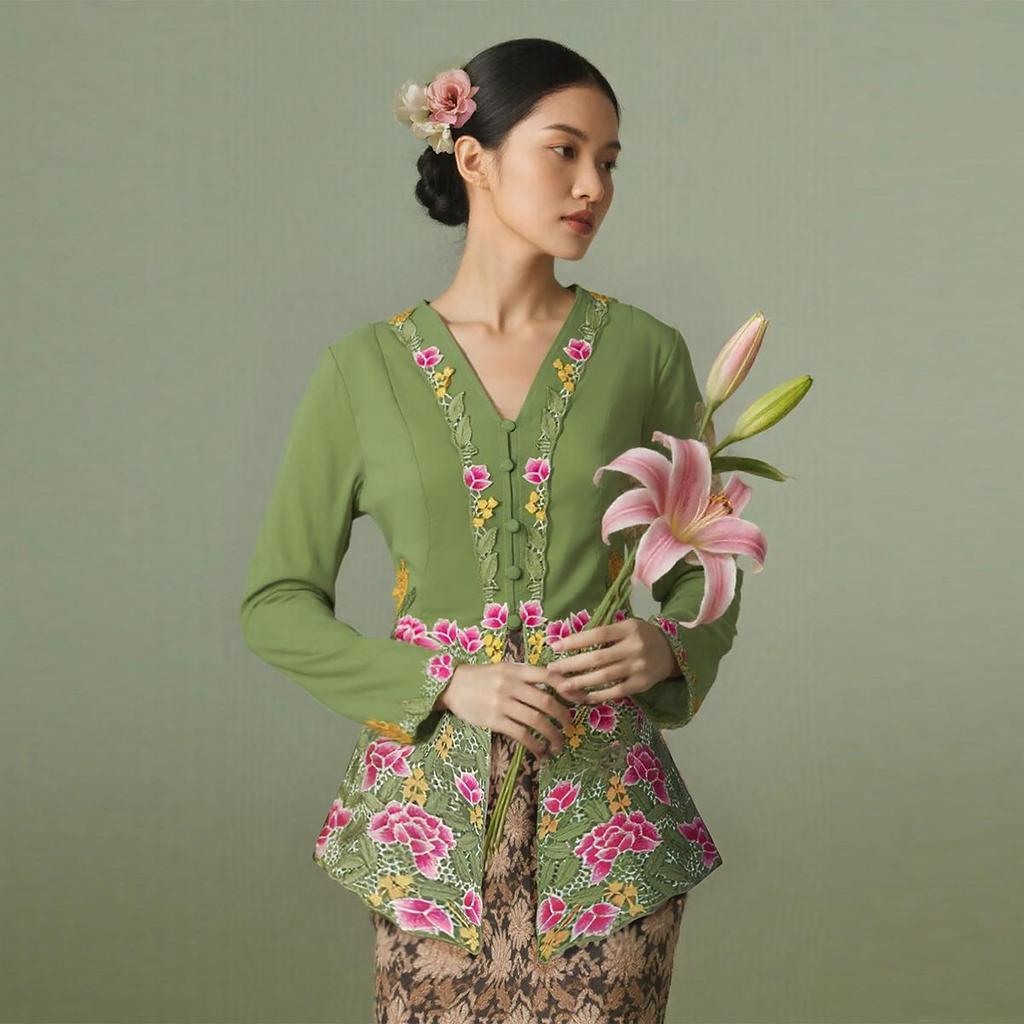 เสื้อเคบายาย้อมถักร้อยสำหรับผู้หญิง ดีไซน์สวยงาม เหมาะสำหรับโอกาสพิเศษ