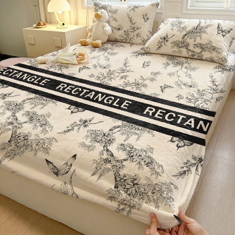 ผ้าปูที่นอน ผ้าคลุมเตียงกำมะหยี่ปะการัง ขนาด3.5/5/6ฟุต สวมใส่สบายไม่หลุดง่าย กันไรฝุ่น ชุดผ้าปูที่นอ