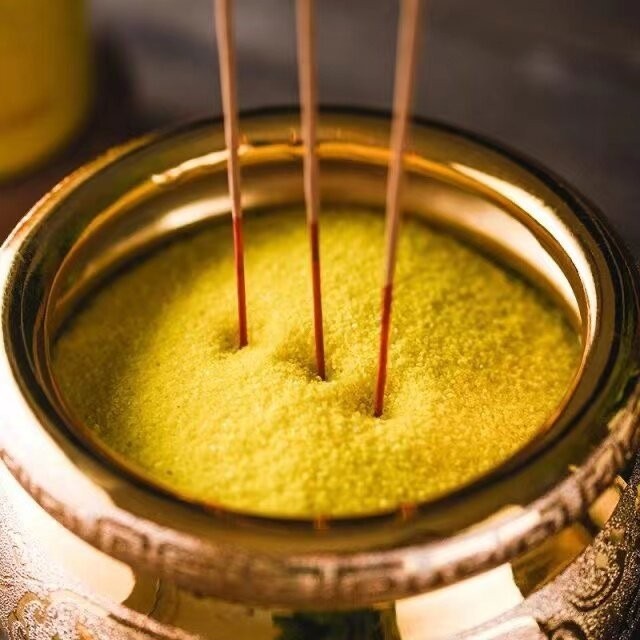 ทรายสำหรับเตาเผาธูป ทรายหยกทอง ใช้สำหรับถวายพระพุทธรูป ทรายกระถางธูป 100g/500g - รูปที่ 3