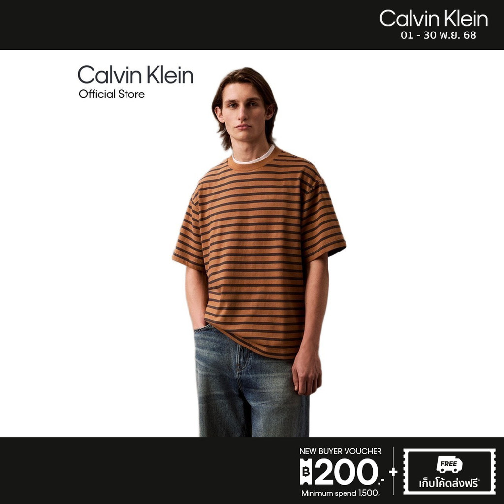 CALVIN KLEIN เสื้อยืดคอกลมแขนสั้นผู้ชาย Bold Stripe ทรง Relaxed รุ่น 4RB008G GE4 - สีน้ำตาล