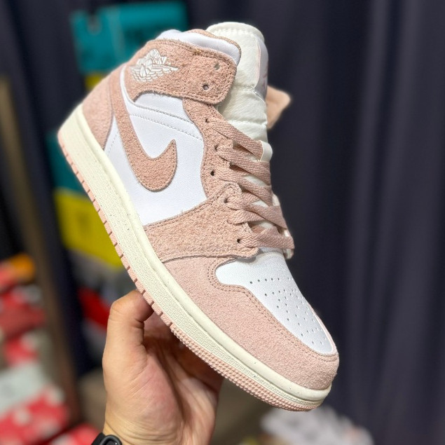 รองเท้าผ้าใบผู้หญิง Air 1 MID SE (GS) FN7432-161