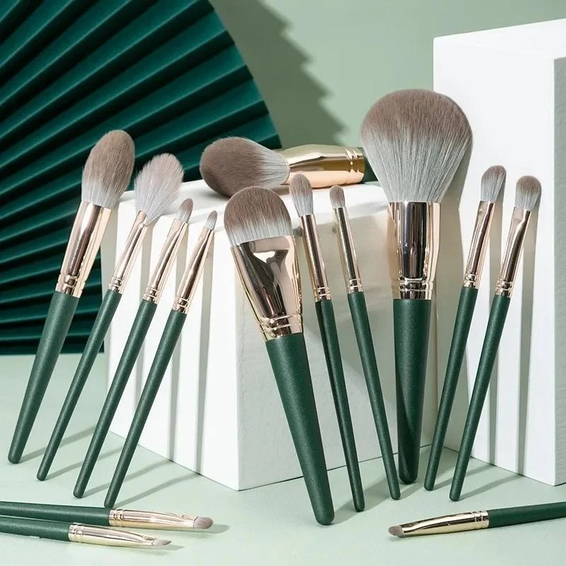 [กรุงเทพฯ ได้ส่งแล้ว]แปรงแต่งหน้า 14 ชิ้น Professional Brush Set Green Soft Powder Foundation Face Eye Brow Shadow