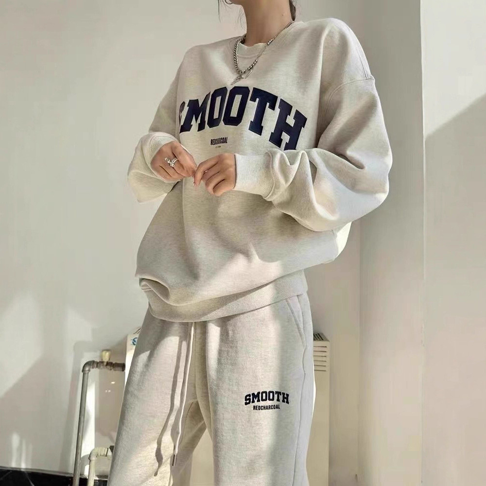 ชุดกีฬาอเมริกันหญิง สไตล์ใหม่รอบคอหลวม เสื้อกันหนาวสีเทา ชุดสองชิ้น แฟชั่นสำหรับวิ่ง