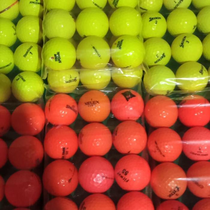 ลูกกอล์ฟ While Color