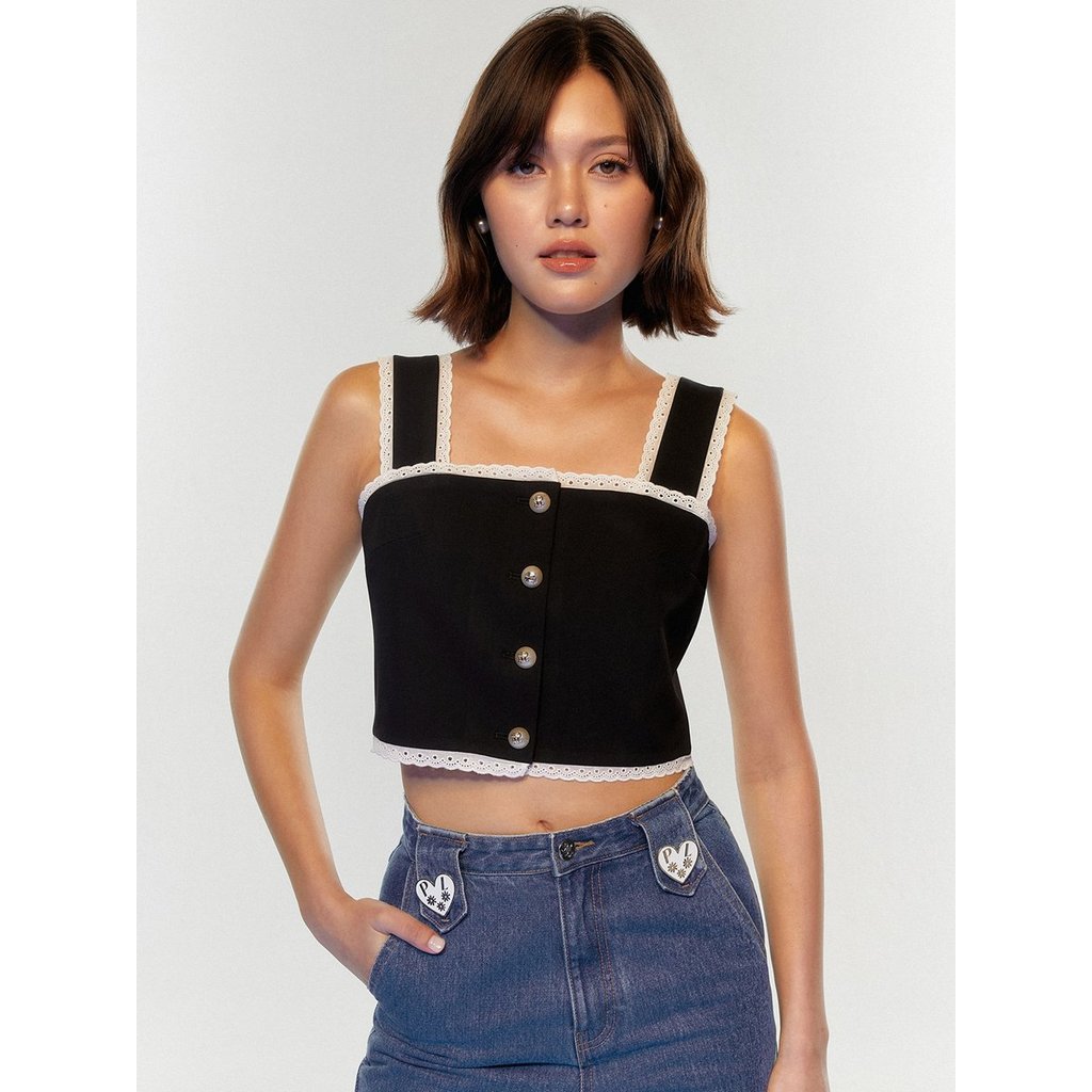[Pomelo] เสื้อสายเดี่ยวครอปแบบติดกระดุมทั้งตัวแต่งดีเทลขอบลูกไม้ / Button-Up Cami Top with Lace Trim Detail
