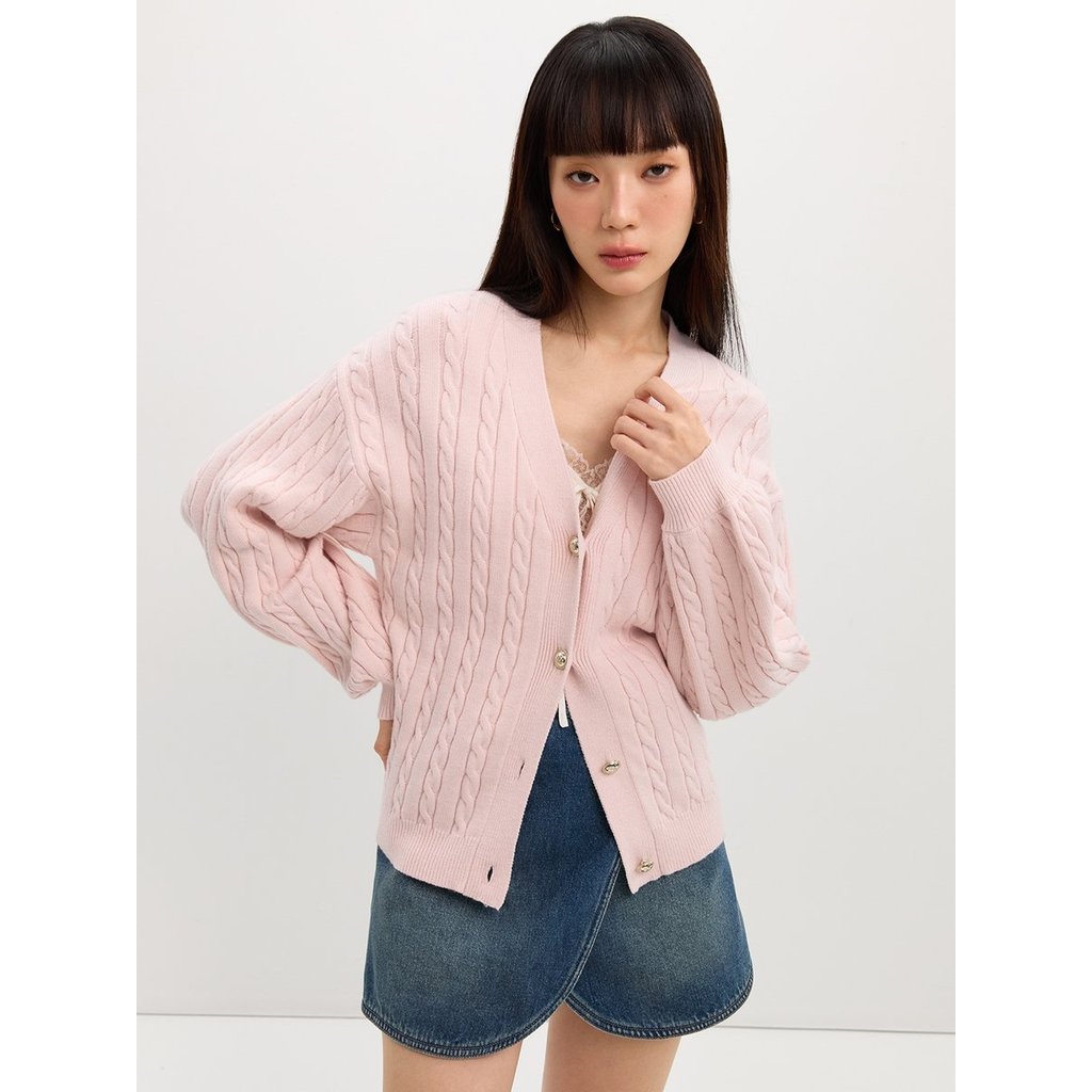 [Pomelo] เสื้อคาร์ดิแกนลายนูน / Cable Knit Cardigan