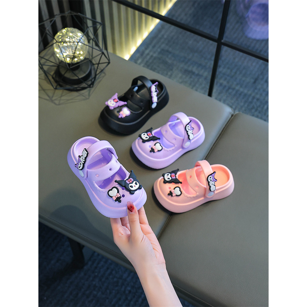 crocs เด็ก crocs รองเท้าแตะสำหรับเด็ก ออกแบบพิเศษ Kuromi Girls Hole พื้นนุ่มกันลื่น น้ำหนักเบา ใส่สบ
