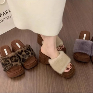 รองเท้าแตะพื้นหนา ส้นเตารีด เพิ่มความสูงแบบแฟชั่น