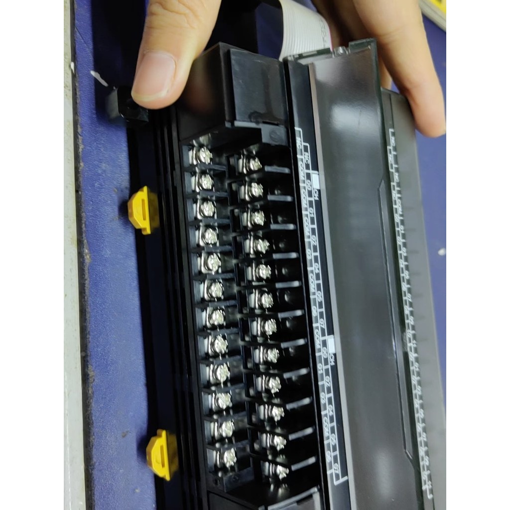 โมดูลต่อขยาย Omron CP1W-40EDR เครื่องถอดชิ้นส่วนดั้งเดิม สีสวย ฟังก์ชั่น