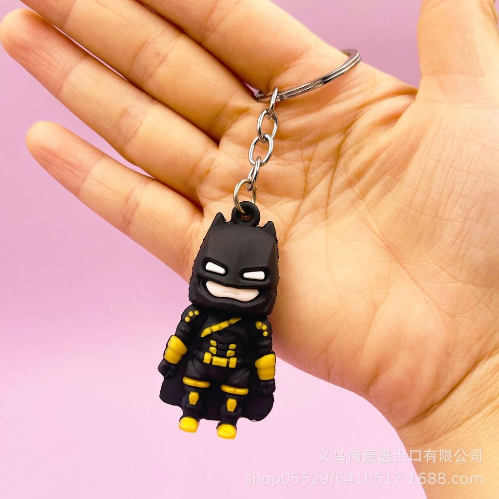 11 [กระเป๋าการ์ตูนตุ๊กตา] เวนเจอร์ส/จี้สร้างสรรค์ขนาดเล็ก11สไปเดอร์แมนแบทแมนสามมิติพร้อมสต็อกพวงกุญแจยางนุ่ม - รูปที่ 4