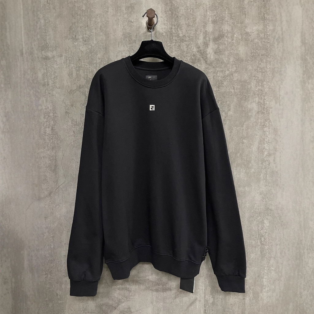 เสื้อสเวตเตอร์คอกลม Fendi สีดำสำหรับผู้ชายและผู้หญิง