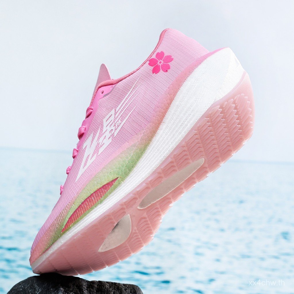 รองเท้าวิ่ง Flying Shadow พร้อมแผ่นคาร์บอนจริง เพื่อประสิทธิภาพการวิ่งที่ดีเยี่ยม