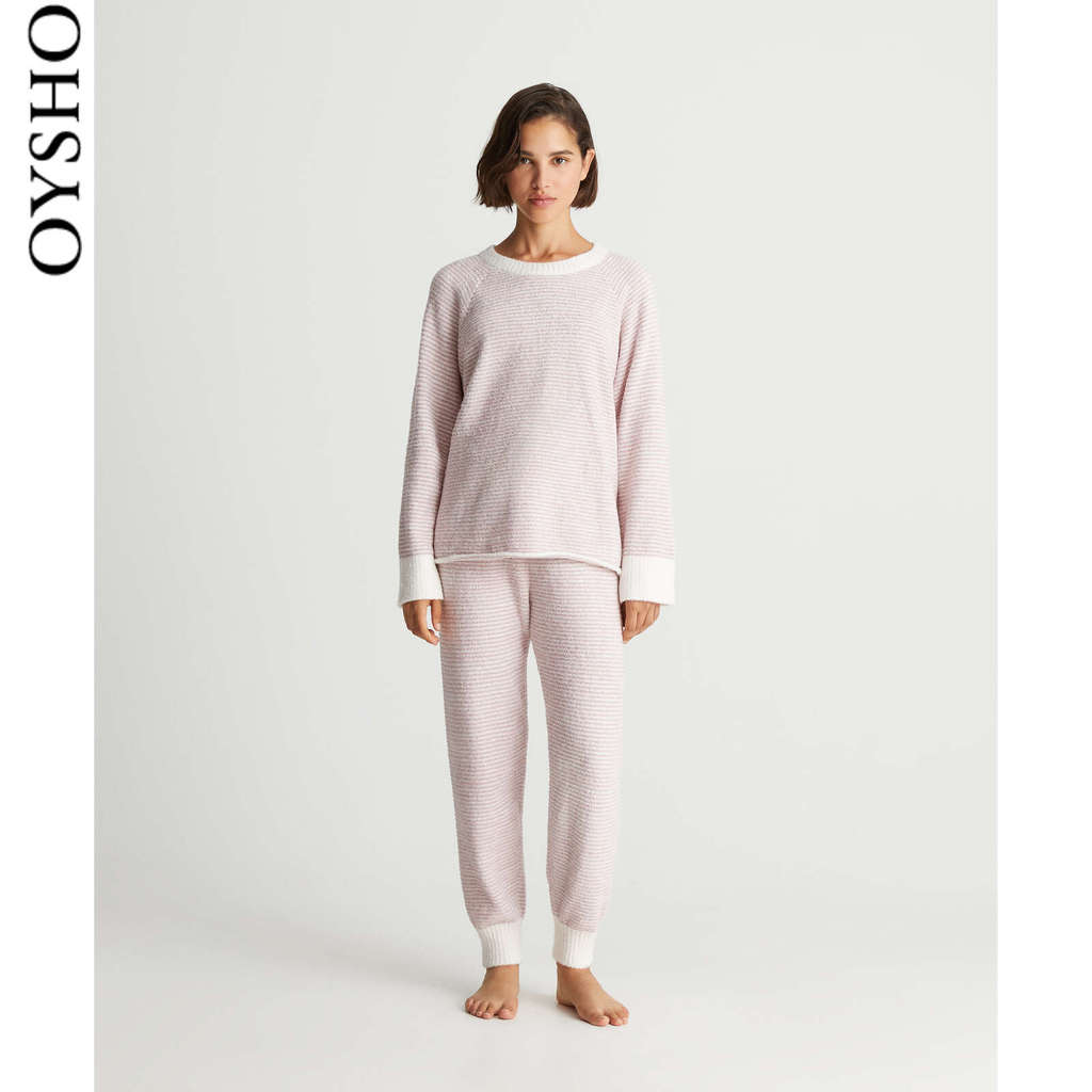 ชุดนอนเสื้อยืดแขนยาวลายทางสีม่วงจากฟลีซโฮม Oysho