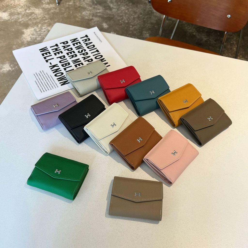 กระเป๋าสตางค์ผู้หญิงแบบพับง่าย ทรงเกาหลี หนังแท้ ขนาด 10.5 x 8.5 x 2 cm มีช่องใส่บัตรและเหรียญเยอะ พร้อมจัดส่งด่วน