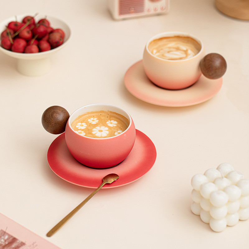 ที่กําหนดเองถ้วยเซรามิกแสงหรูหราความรู้สึกหนึ่งถ้วยหนึ่งจานรองด้วยช้อนถ้วยน้ําแก้วสร้างสรรค์ถ้วยกาแฟ