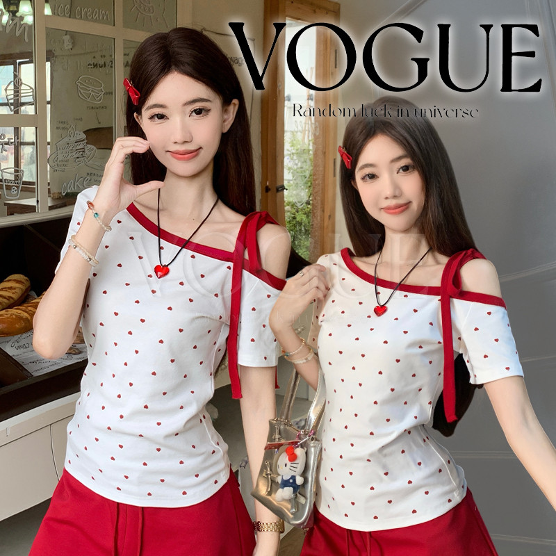 Vogue🌟พร้อมส่ง🌟 เสื้อแขนสั้นเปิดไหล่ ขาวแดง ลายจุดหัวใจคาวาอี้มาก (FY260)