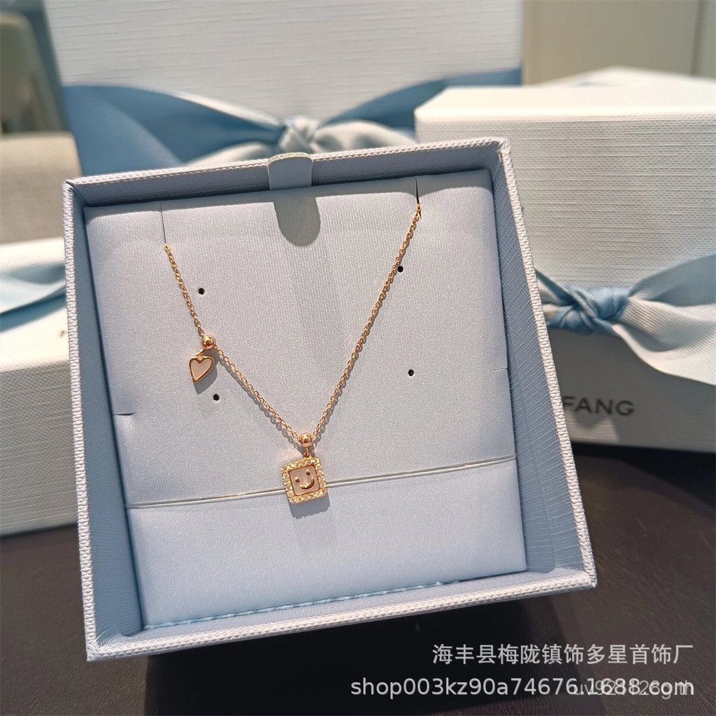 One Piece Shipment หญิงผู้ผลิตสร้อยคอผลิตภัณฑ์ใหม่วันวาเลนไทน์หญิงหน้ายิ้มผลิตภัณฑ์ใหม่ของขวัญ Orien