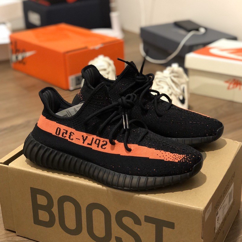 YEEZY BO 350 V2 สีดําสีแดง Good Combination รองเท้ามะพร้าวรองเท้าทํางานผู้ชายสบายคู่ผู้หญิง BY 9612
